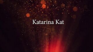 Pro Acrobat Katarina Kat Spreads Her Legs To Masturbate!