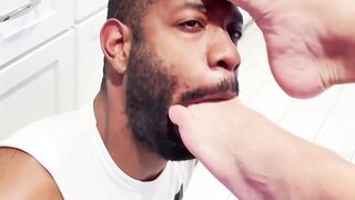 Sexy Cesar gets a warm and sticky facial after toe licking
