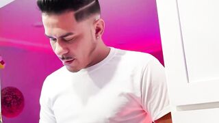 Sexy Cesar gets a warm and sticky facial after toe licking