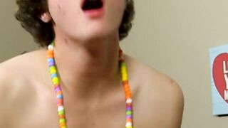 Candy twinks kiss before bareback drilling ends in cumshots