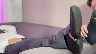 Hunky Braden Charron moaned and jerked after getting his feet worshiped by Dan Edward