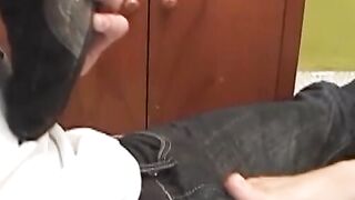 Cute amateur twink teases with his feet and enjoys anal sex