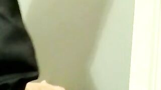 American amateur tries out dildo after getting blowjob