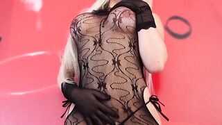 Sexy trans babe fucking spicy sluts delicious pussy