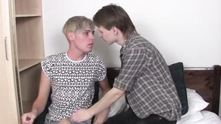 Horny twink Jesse Magowan gets warm sticky facial after BJ