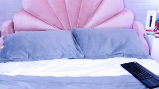 Babe Sucks Her Dildo Before Fucks With Her Pussy