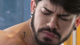 Steamy bareback with gays Colton Reece and Pietro Duarte