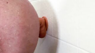 Tattooed stud Dakota Payne uses dildo while masturbating