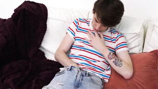 Nerdy Twink Ben Kiss pleasures self in hot wank off session