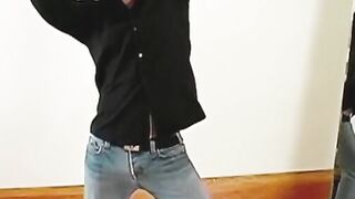 Muscular masked stud shows off his muscles while jerking off