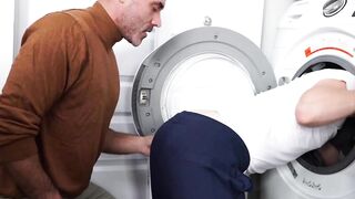 DaddiesPorno.com - Manuel Skye & Ryan Jacobs - Twink gets stuck in a washing machine