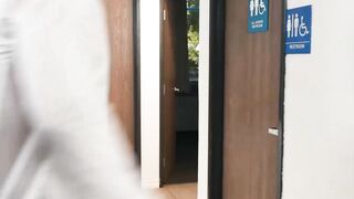 Muscular Micahel Boston got a sloppy blowjob before getting fuck in the ass