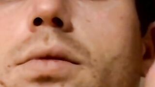 Handsome amateur presents his naked body and wanks off