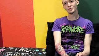 Punk rock twink Chris Jett masturbates and cums