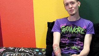 Punk rock twink Chris Jett masturbates and cums