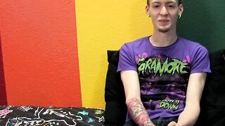 Punk rock twink Chris Jett masturbates and cums
