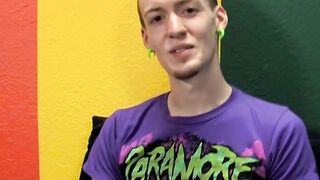 Punk rock twink Chris Jett masturbates and cums