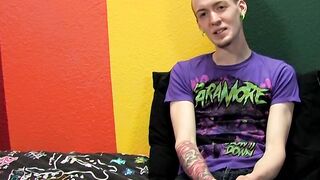 Punk rock twink Chris Jett masturbates and cums