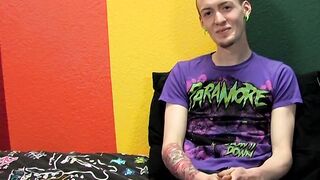 Punk rock twink Chris Jett masturbates and cums