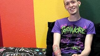 Punk rock twink Chris Jett masturbates and cums