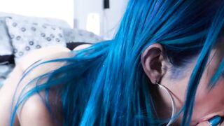 Jewelz Blu gives blowjob to boyfriend for sticky facial