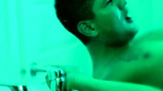 DaddiesPorno.com - Alex Montenegro & Markus Kage - DILF seduces stepson in the shower