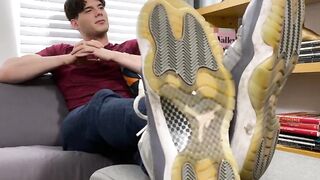 Handsome Daddy Texas got his gorgeous size twelve feet worshipped by jock Dan Edwards