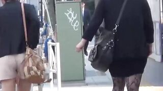 Stunning Japanese brunettes pissing themselves outdoor
