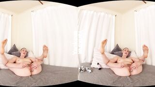 Yanks sexy Iris Ives Fills Both Holes Inside 3D