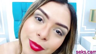 Sweet hispanic bombshell on cam