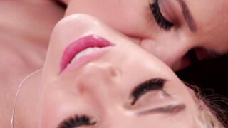 MILF and teen lesbians start with kissing before scissoring