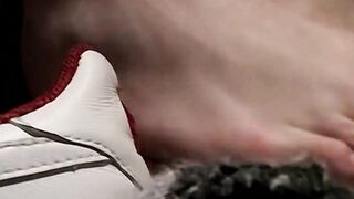 Gay Bentley sucks his sexy big feet and plays with his big cock