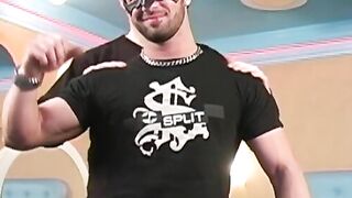 Masked muscle hunk Manuel Deboxer receives awesome blowjob