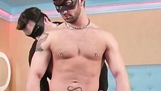 Masked muscle hunk Manuel Deboxer receives awesome blowjob