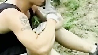 Solo cock wanking with tattooed stud who jerks off his dick