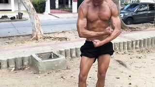 Muscle twink Aalan Foxter handjob huge dick