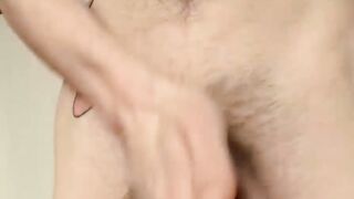 Straight skater dude Sean Johansen wanks his fat meat