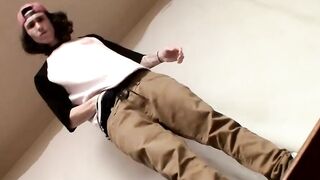 Straight skater dude Sean Johansen wanks his fat meat