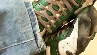 Asian buff Sasha jacking out some cum then rubbing the goo into his naked foot
