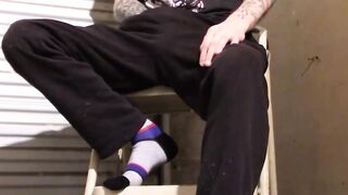 Hunk skater Blinx takes his hands around his stiff meat to play with it