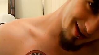 Muscled inked Axel had a tasty mountain jizz after wanking his cock