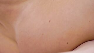 ALL CHICK RUBS - Steamy Lesbo 3 Way With Scarlett Sage Whitney Wright And Slimthick Vic