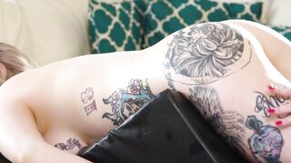 ALL BIMBOS RUBS - Inked Bombshell Kaiia Eve Does Rough Scissoring During Bombshell Rubs