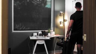 Masseur AJ Sloan could not resist to finger and breed the pucker of Casey Everett