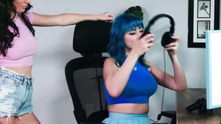 GIRLSWAY - Cutie Gamer Beauty Jewelz Blu Has Her Twat Eaten By Her College Roommate During Live Stream