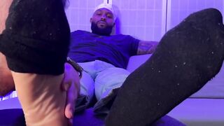 Horny Dan Edwards sniffed and sucked the perfect size twelve feet of bearded Dallas