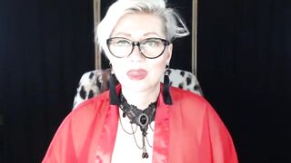 hot homemade performance of curvy mom with glasses))