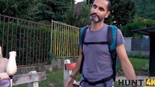 HUNT4K. Lost tourists at Hunters home