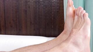 Bearded Rick S showed off his beautiful size thirteen feet while relaxing