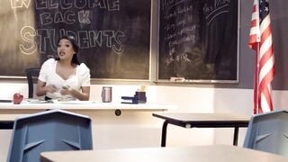 TRANSFIXED - Popular 18yo Lesbians Team Up To Fucked Their Goddess New Tranny Hispanic Professor Jessy Dubai